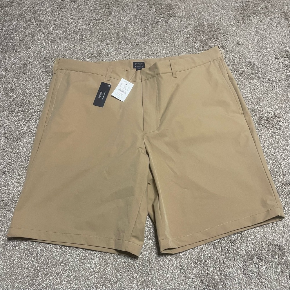 NWT Men’s J. Crew 9” Tech Shorts Size 38